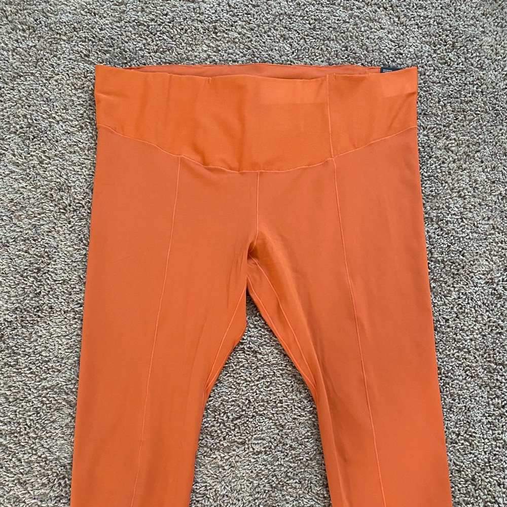 Nike One Luxe Tight Fit Mid Rise Crop Length Dri-Fit DH4430 812 Orange Size 2X
